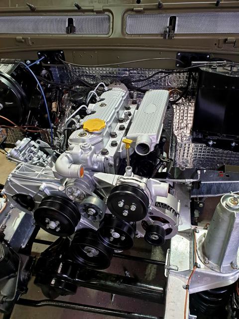 Land Rover 300Tdi motor beépítése Land Rover Defender modellbe