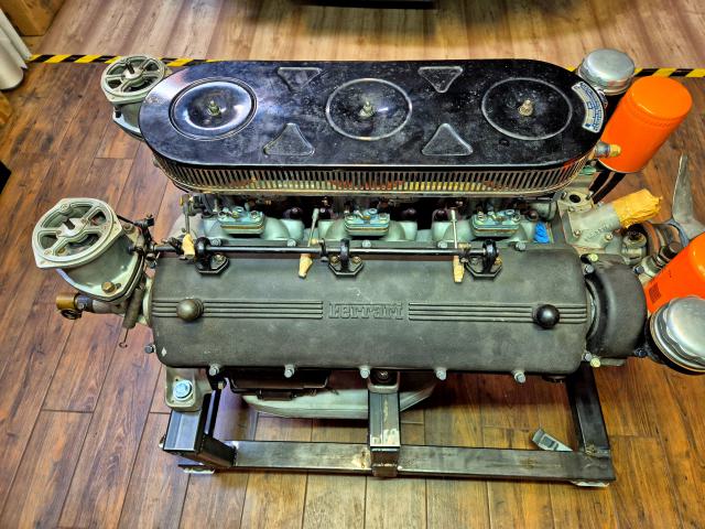 Ferrari Colombo V12 állványon