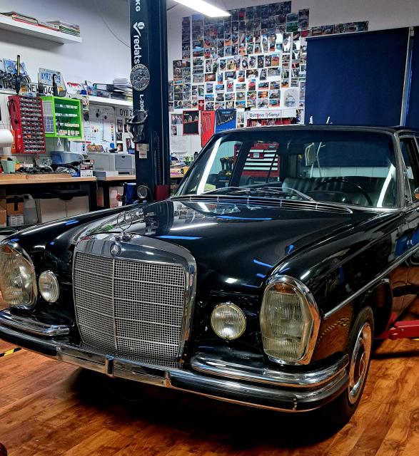 Mercedes W109 300SEL