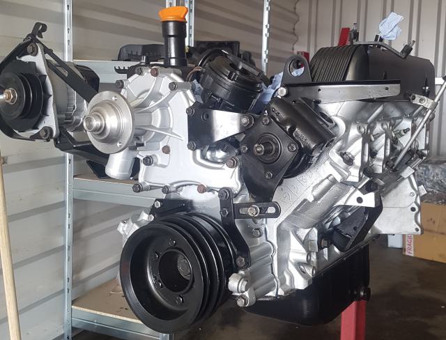 Egyedi Land Rover V8 motor összeszerelése