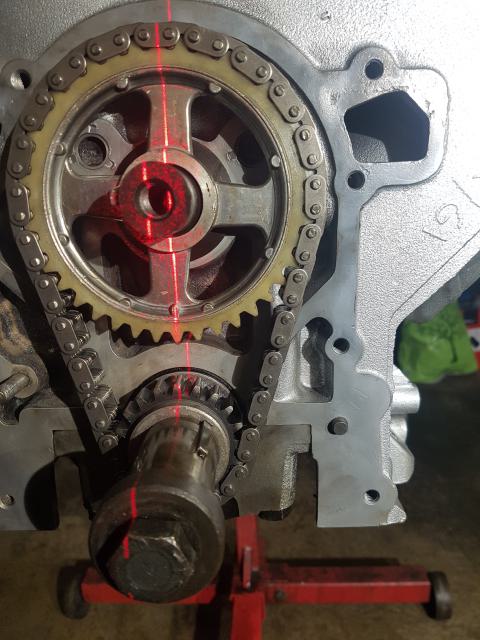 Land Rover V8 vezérlés precíz beállítása lézeres mérési technológiával