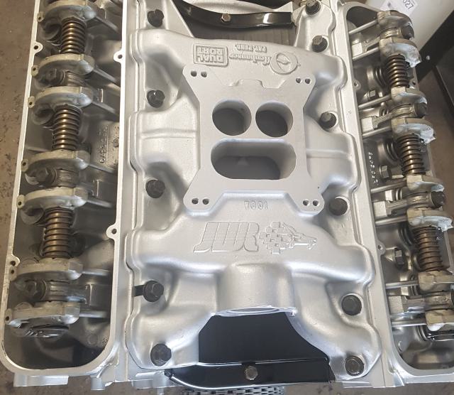Offenhauser Dual Port aluminium intake manifold fitted to a rebuilt Land Rover V8 engine