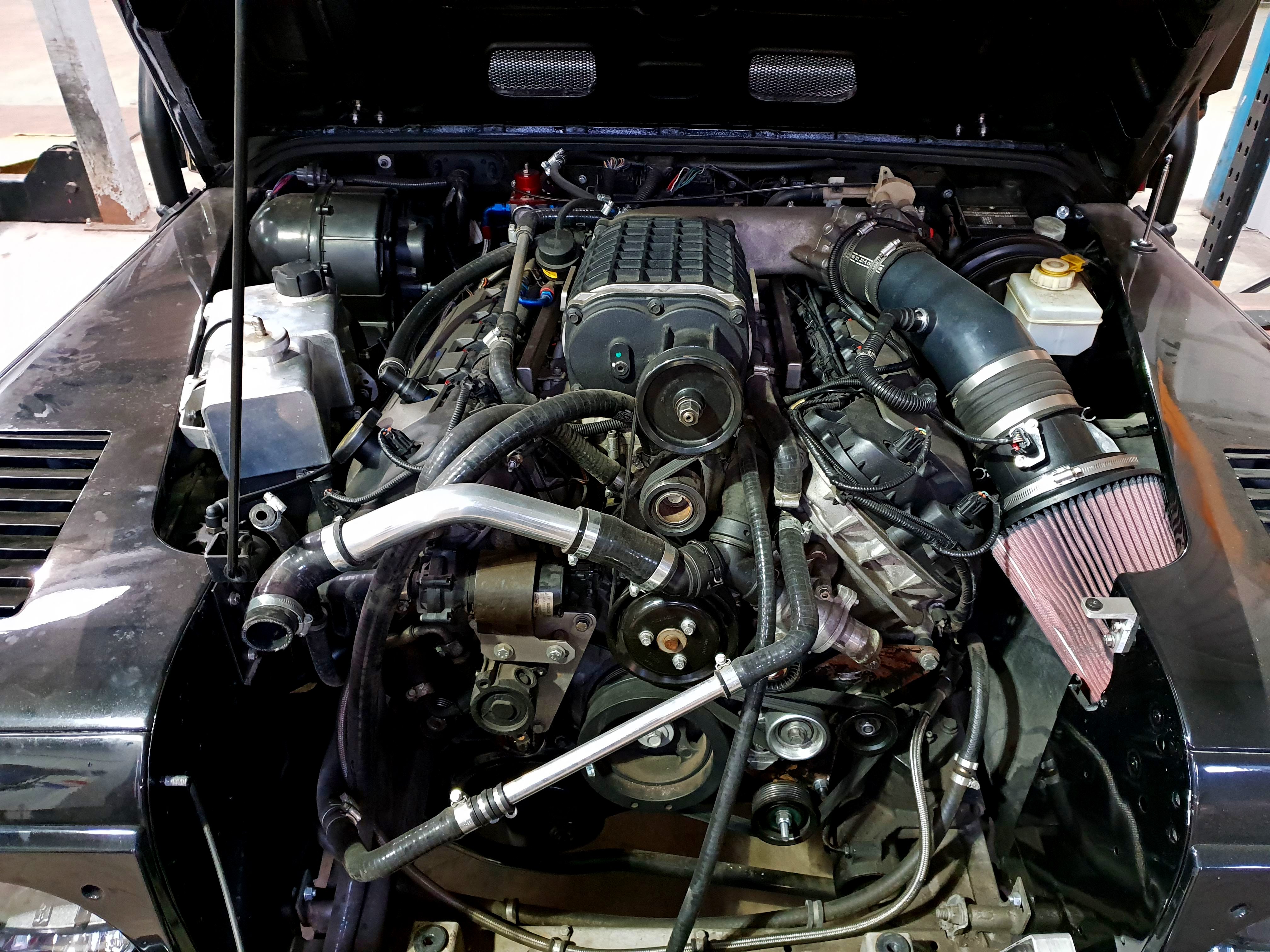 Land Rover Defender Mustang V8