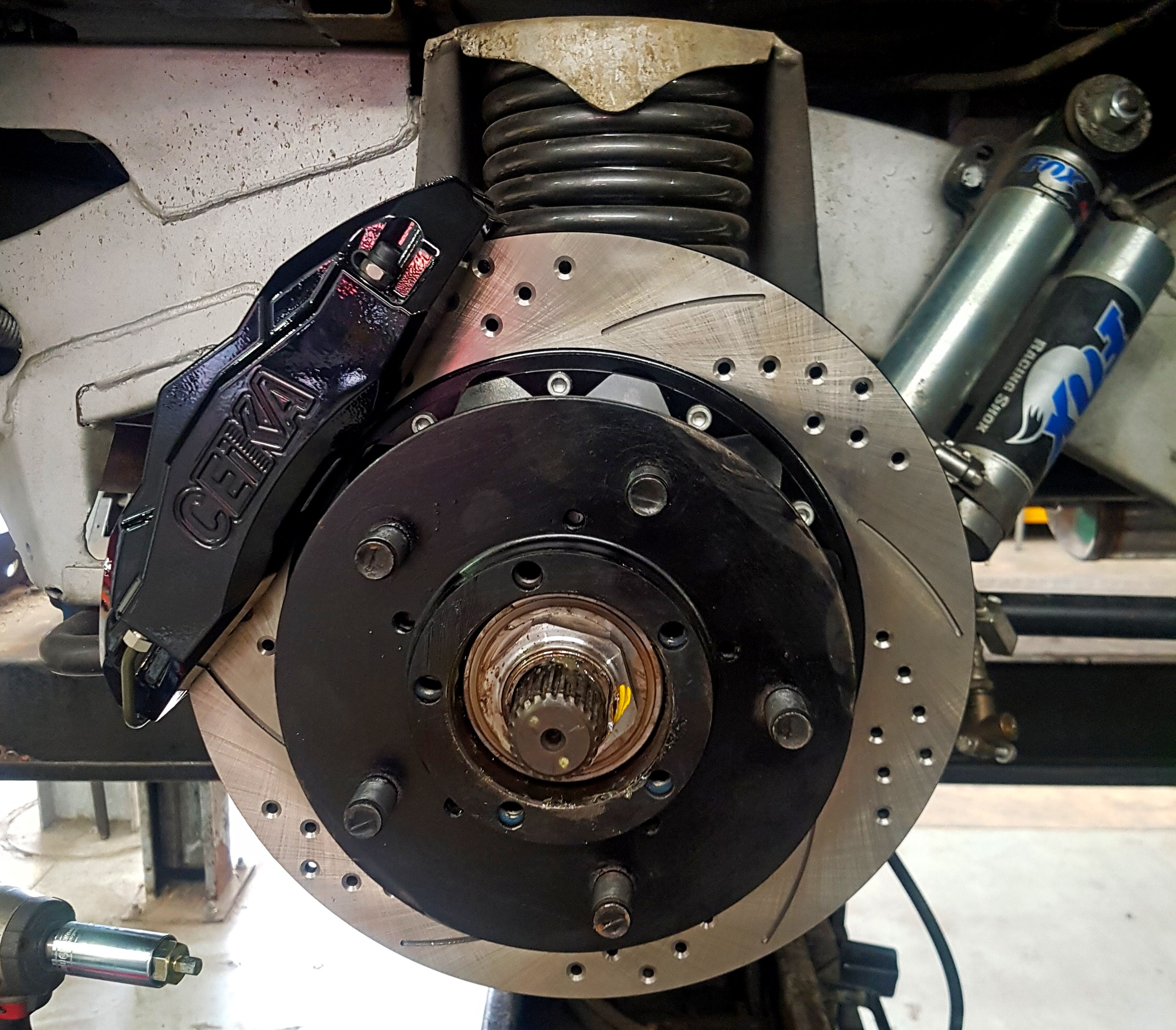 Bespoke six-piston brakes manufactured in the USA for Land Rover Defender