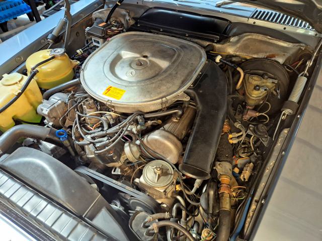 Mercedes-Benz R107 380 SL V8
