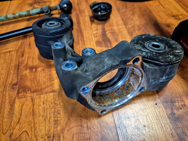 Mercedes W126 suspension support bracket before refurbishment