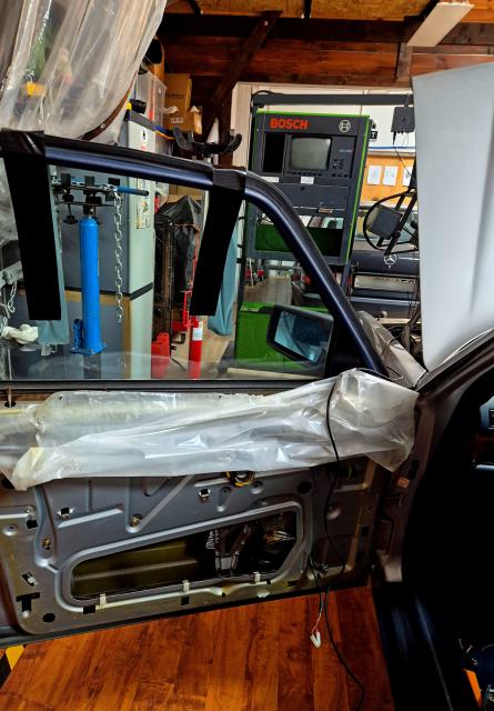 Mercedes W126 500 SEL door mechanism and window regulator repair
