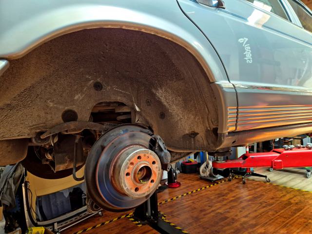 Mercedes W126 rear brake inspection