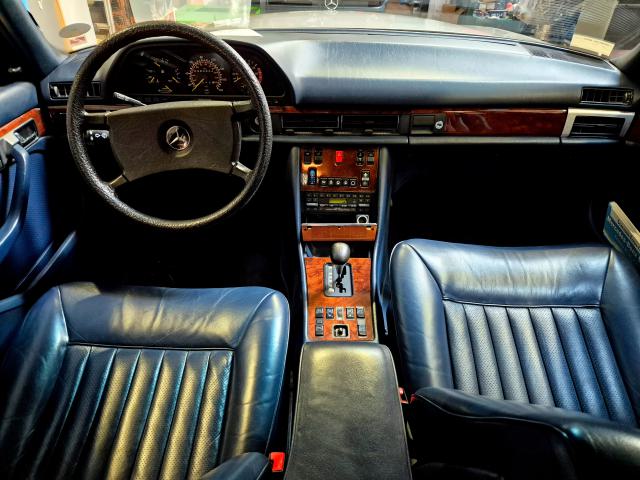 Original leather interior of the Mercedes W126 500 SEL