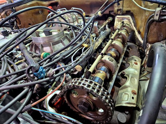 Mercedes W126 M117 V8 camshaft and valvetrain inspection