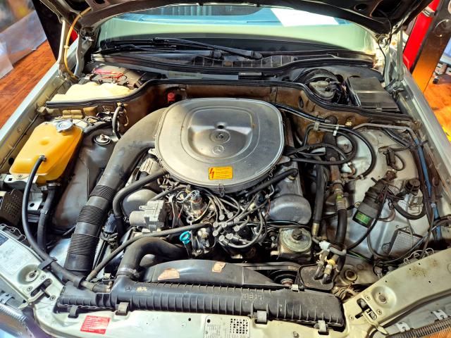 Mercedes W126 500 SEL M117 V8 engine bay