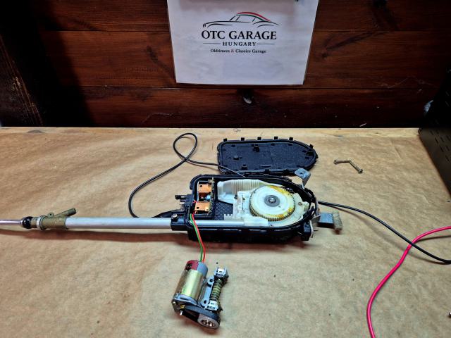 Mercedes W126 500 SEL electric aerial motor repair