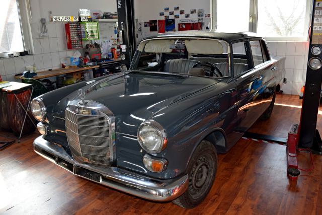 Mercedes-Benz W110 200D