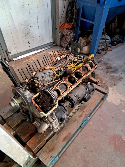 Lagonda V12 motor felújítás