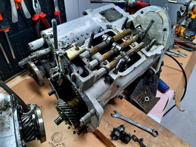 Land Rover Santana 88 Especial váltó felújítás