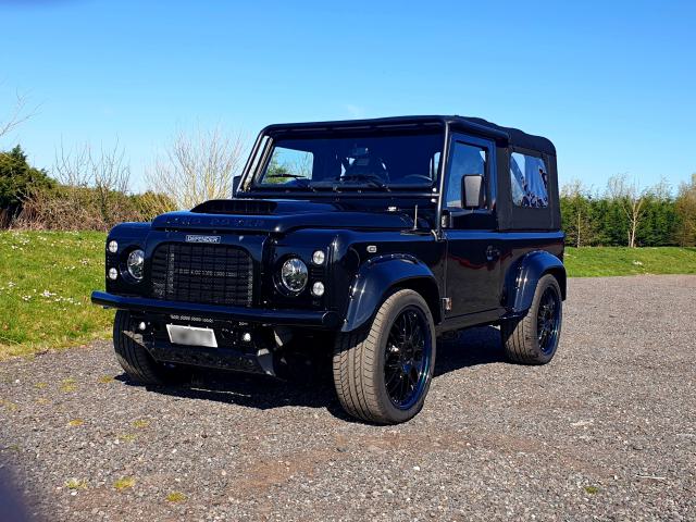 Land Rover Defender – Egyedi építés, 605 lóerős Mustang motorra