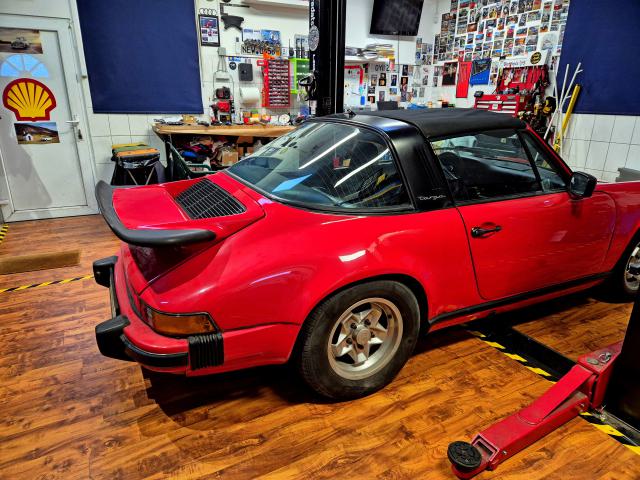 1973 Porsche 911 2.7 Targa at OTC Garage Hungary workshop