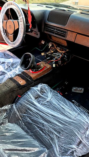Porsche 924 fűtőradiátor csere folyamat