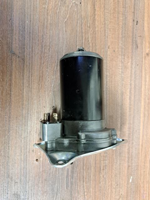 Mercedes W111 ablaktörlő motor felújítva