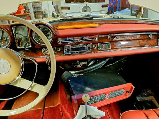 Mercedes - Benz W111 coupe becker mexico beépítés