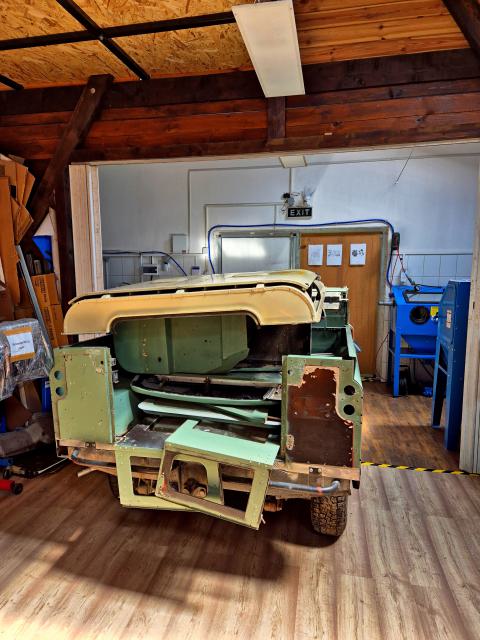 Land Rover Series 3 darabokban