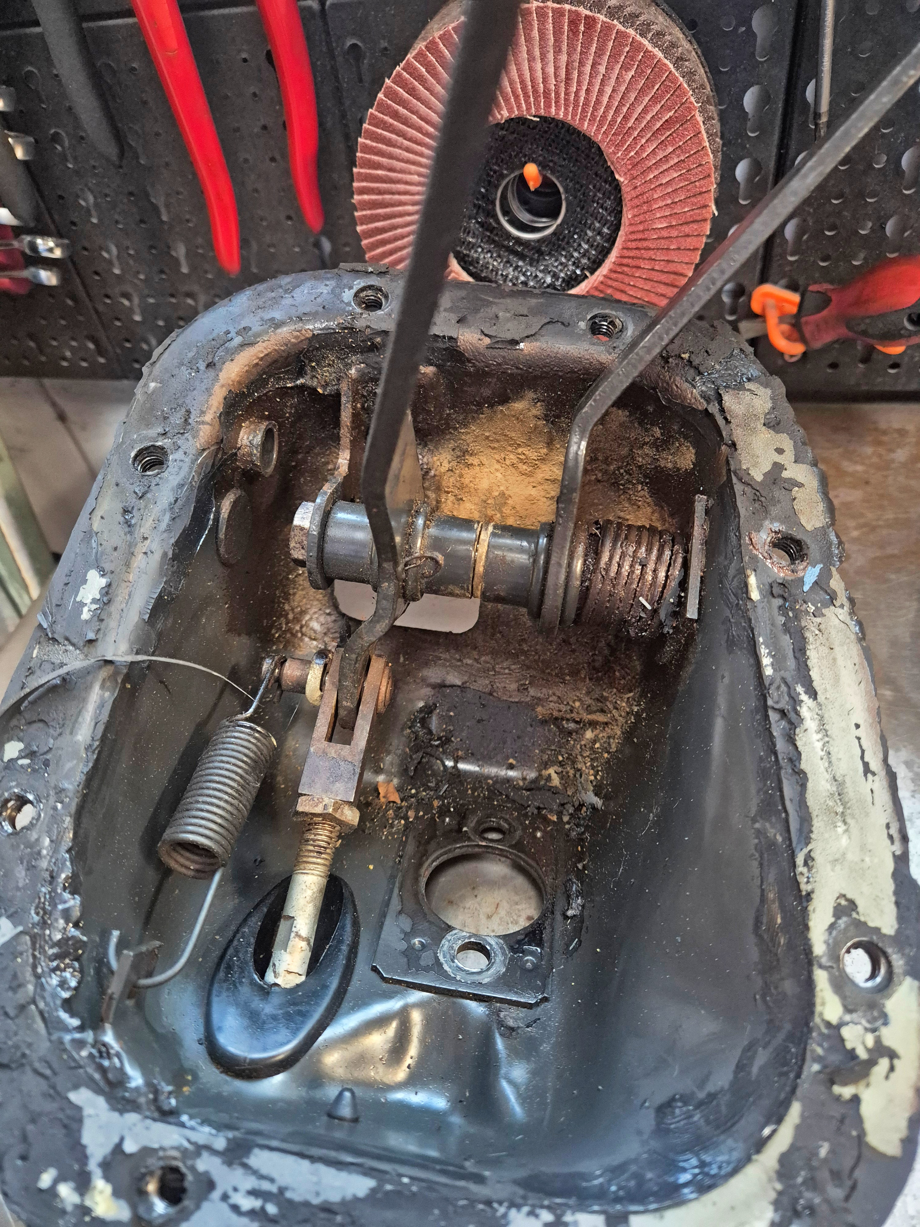 BMW 2002 tii pedálbox javítás műhelyben