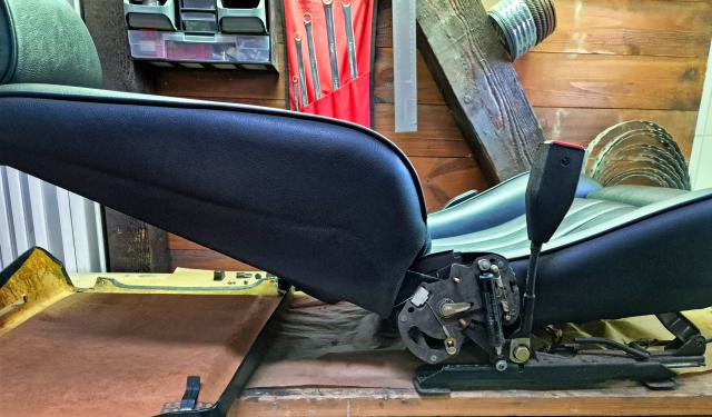 BMW e30 318i convertible seat overhaul