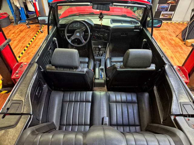 BMW E30 Cabrio interior in original black leather condition