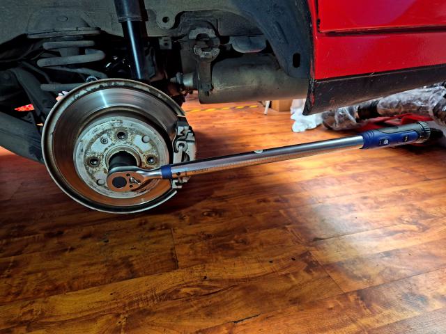 BMW e30 318i torque spec