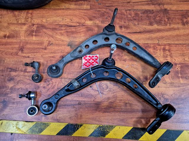 BMW E30 new control arm and anti-roll bar link installation