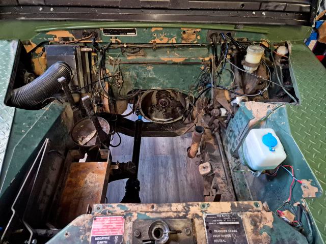 Land Rover Series 3 üres motortér